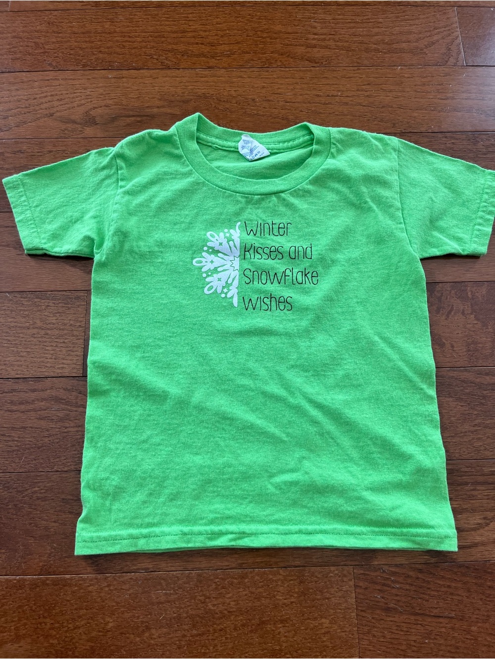 Gildan Bright Green 'Winter Kisses and Snowflake Wishes' Short Sleeve Tee Size 4